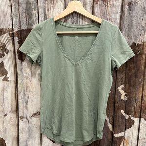 Lululemon scoop neck shirt size medium